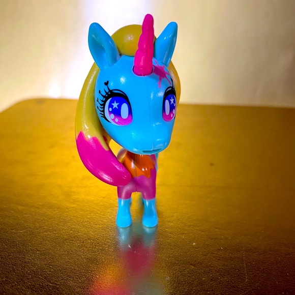 CUTE UNIQUE UNI-VERSE SURPRISE UNICORN SERIES 1 COLLECTIBLE GLAMMIN CAMERYN - Picture 3 of 8
